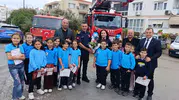 Minik öğrencilerden kahraman itfaiyecilere vefa ziyareti