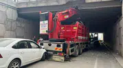 Malatya'da zincirleme kaza: Köprüye çarpan vince otomobil daldı