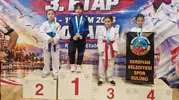 Kartepe'nin genç karatecileri Darıca'da madalyalara ambargo koydu