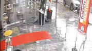 Ölümle burun buruna geldi: Saniyeler hayatını kurtardı