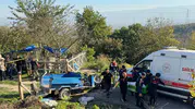 Düzce'de tarım aracı faciası: Virajı alamayan patpat devrildi