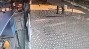 Eğitim yuvasının önünde şok eden kavga: Öğretmen olduğu anlaşıldı