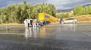 Malatya'da korkunç kaza: Tır ile hafif ticari araç çarpıştı, 2 yaşındaki bebek dahil 4 kişi yaralandı