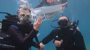 Mavi derinliklerde gelen ömürlük imza: 5 metre altında sürpriz evlilik teklifi