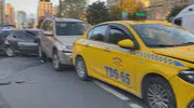 Barbaros Bulvarı'nda akşam trafiğini felç eden zincirleme kaza: 5 araç birbirine girdi