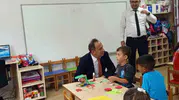 Efeler'de sıra dışı okul ziyareti: Müdür Çomruk çocuklarla oyun arkadaşı oldu