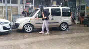 Doğa bedava su hizmeti sununca o da köpüğü kaptı: Sokak ortasında ilginç görüntü