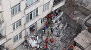 Maltepe'de dehşet anları: Yedi katlı binanın alt katları bir anda çöktü