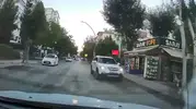 Elazığ trafiğinde korku dolu anlar: Kuralları hiçe sayıp ters yöne daldı