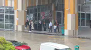Van sokaklarında anlık değişim: Güneşli havayı unutturan sürpriz sağanak