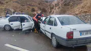 Malatya yolunda dehşet anları: Kafa kafaya çarpışan araçlarda 6 kişi yaralandı