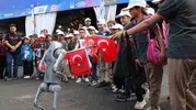 GAP Havalimanı'nda teknoloji şovu: Duman isimli robot köpek çocukları büyüledi
