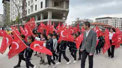 Yüksekova'da Cumhuriyet coşkusu: 110 metrelik dev bayrakla nostaljik yürüyüş