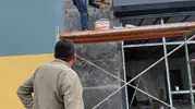 Müdür koltuğunu bıraktı, iskeleye çıktı: Okulun çehresini kendi elleriyle değiştiriyor