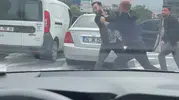 Ataşehir trafiğinde tekmeli yumruklu yol kavgası