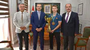 Salihlili genç kickboksçu dünya şampiyonluğunu kaymakamla kutladı
