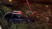 Bursa'da gece yarısı kaza yapan sürücü aracını derede bırakıp kaçtı