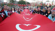 Elazığ gençleri 100 metrelik bayrakla yürüdü