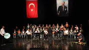 Bizim Ev sakinleri sahne ışıklarıyla engelleri aştı