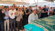 Özgür Özel acı gününde Manisa'da ailesini yalnız bırakmadı