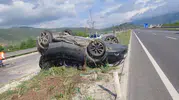 İznik yolunda kaza yapan otomobildeki iki kişi hastanelik oldu