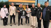 Küçük Mustafa'ya tribünlerden gelen büyük destek