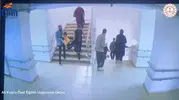 Malatya depreminde öğretmenlerin öğrencileri kurtarma anları kameraya yansıdı