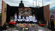 Edirne Selimiye Meydanı'nda bayram sofrası kuruldu