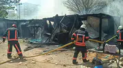 Malatya'da işçi konteynerleri alevlere teslim oldu