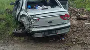 Zonguldak yolunda tır devrildi Aynı aileden 5 kişi yaralandı