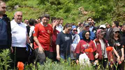 Bartınlı gençler efsanevi şelalede doğa yürüyüşüne çıktı