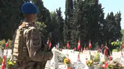Edirnekapı Şehitliği’nde evlatlarını bekleyen ailelerin hüzünlü arefe günü