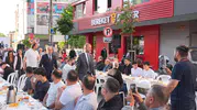 Sancaktepe’de bayramın ilk günü sokakta kahvaltı sofraları kuruldu