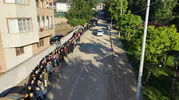Bursa'da bayram coşkusu bin metrelik kuyrukla taçlandı