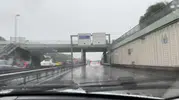 Bayrampaşa'da aniden bastıran yağış trafiği kilitledi