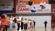 Canik Belediyesi çocukları sporla buluşturuyor