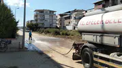 Efeler’de patlayan su borusu sokağı çamur deryasına çevirdi