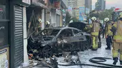 Şişli’de kontrolden çıkan lüks otomobil dükkana daldı