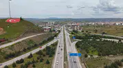 Kilit kavşakta bayram trafiği havadan görüntülendi