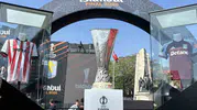 Avrupa Ligi kupası Beşiktaş Meydanı’nda taraftarlarla buluştu