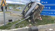 Bingöl'de trafik kazası Hayvan yüklü kamyon iki aracı biçti