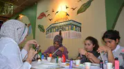 Erzurumlu kadınlar kanaviçe ve mum boyayarak Gazze'ye destek veriyor