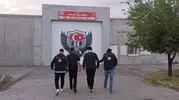 Sınırda yakalanan iki firari cezaevine gönderildi