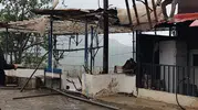 Hakkari Derecik'te fırtına çatıları uçurdu