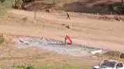 Yarış pistinde bayrağı kurtaran 14 yaşındaki Yusuf ödüllendirildi
