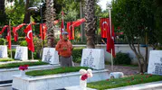 Antalya şehitliğinde bayram arefesi buruk geçti