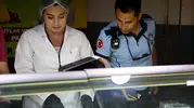 Kuşadası pazarında bayram öncesi hijyen ve gramaj denetimi