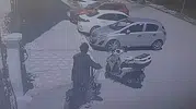Elazığ’da kask hırsızı güvenlik kamerasına yakalandı