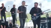 Haluk Levent konser sırasında rahatsızlandı! "Yaklaşık 10 dakikadır