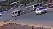 Yüksekova’da zincirleme kaza anı güvenlik kamerasına yansıdı
